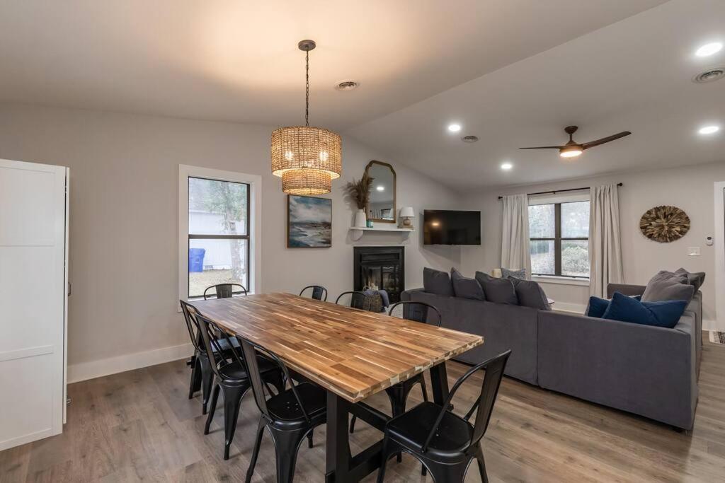 Island Joy - Newly Renovated/Walk To The Beach! Oak Island Exterior foto