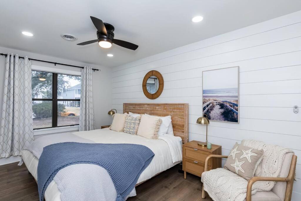 Island Joy - Newly Renovated/Walk To The Beach! Oak Island Exterior foto