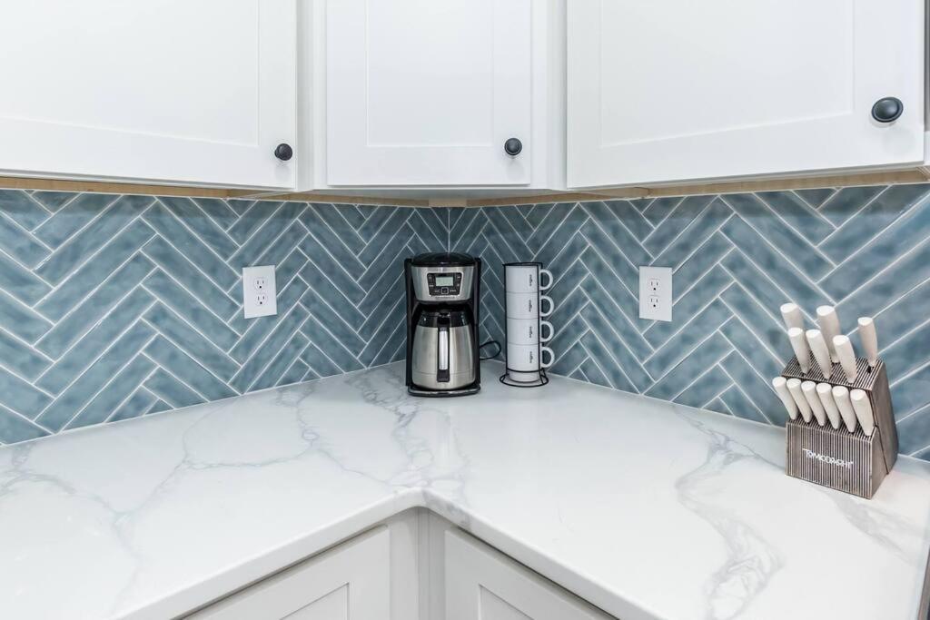 Island Joy - Newly Renovated/Walk To The Beach! Oak Island Exterior foto